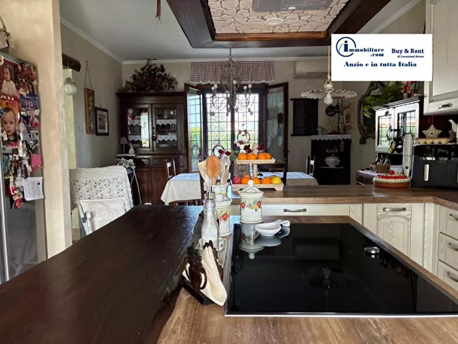Immagine 29 di Villa in vendita  in Via degli Zucchetti n.11 a Nettuno