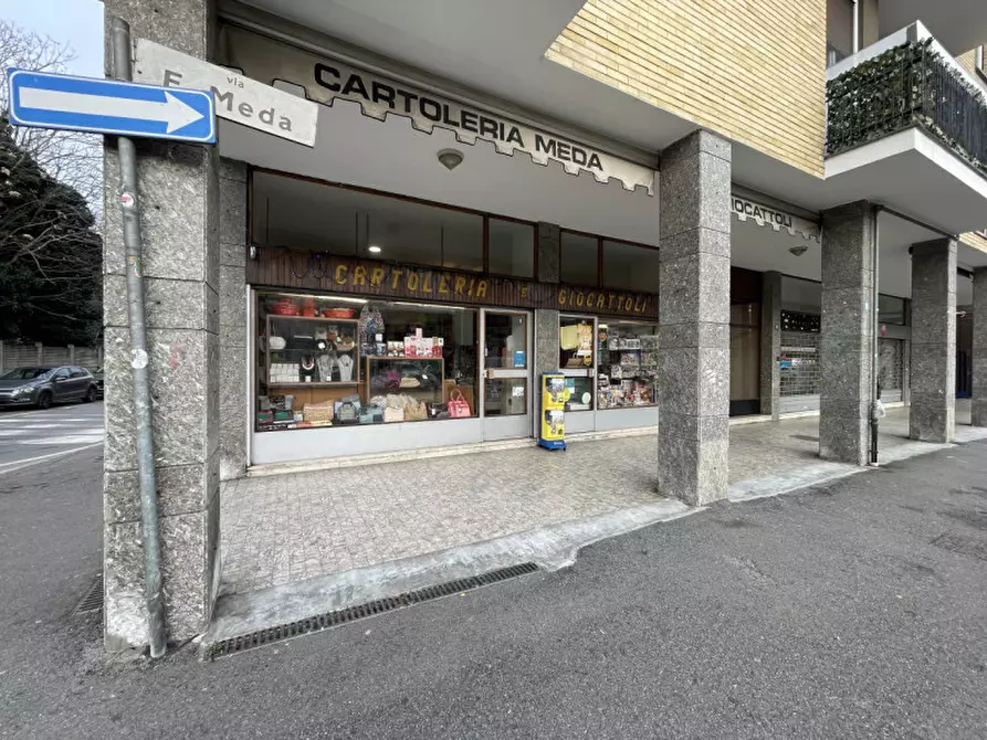 Immagine 1 di Attività commerciale in vendita  in Viale Filippo Meda 23 a Rho