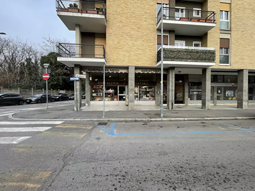 Immagine 2 di Attività commerciale in vendita  in Viale Filippo Meda 23 a Rho