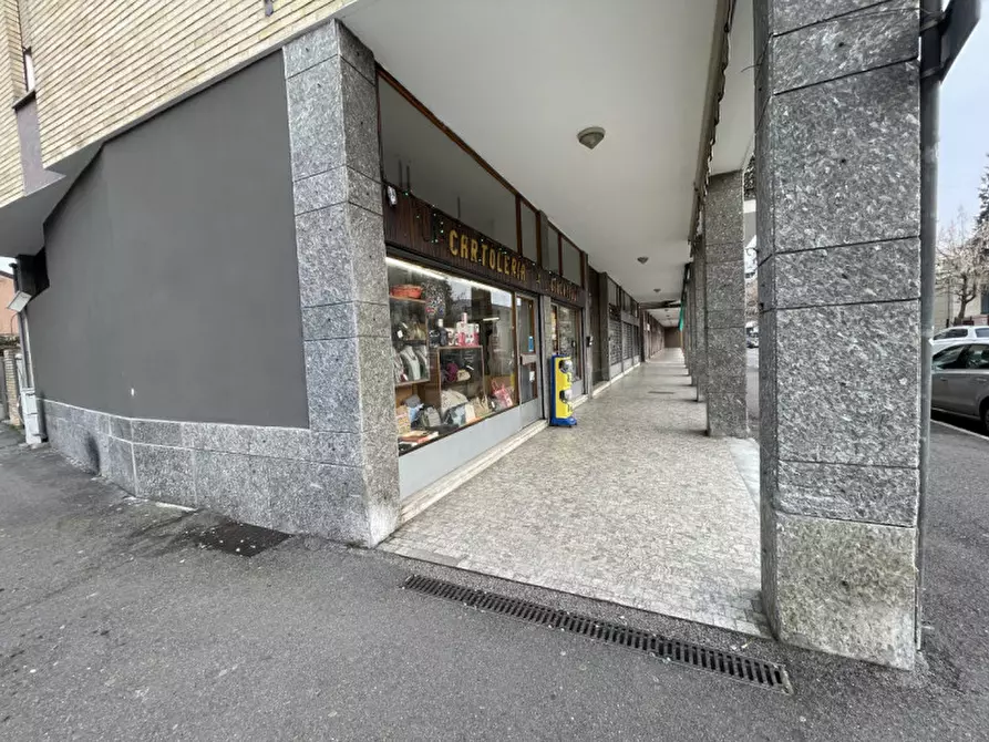Immagine 7 di Attività commerciale in vendita  in Viale Filippo Meda 23 a Rho