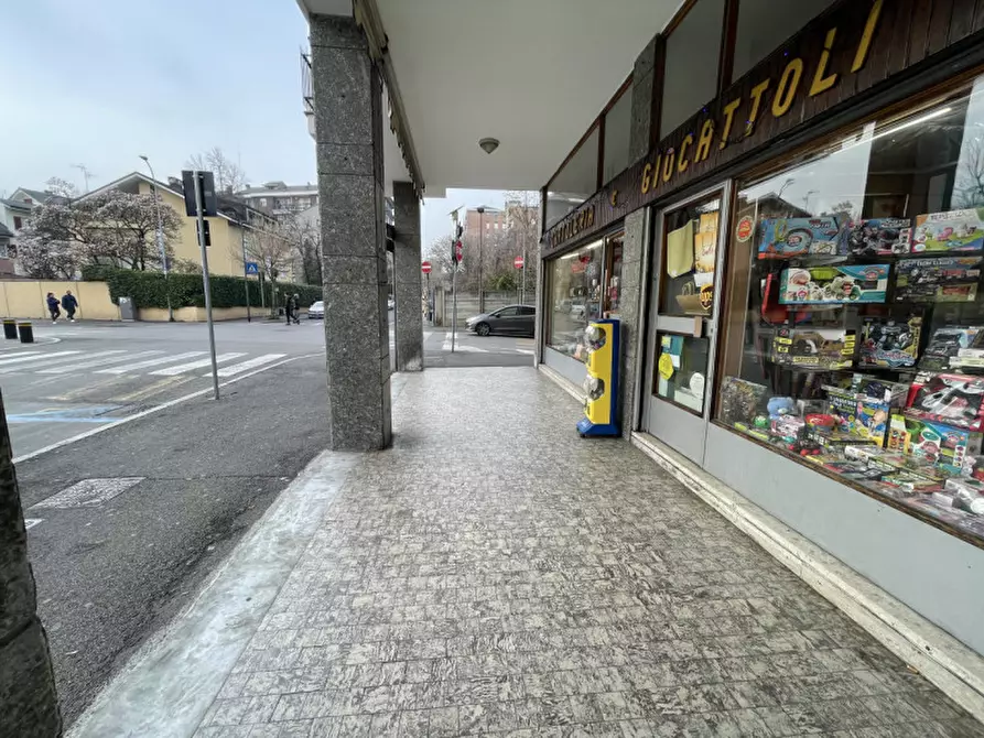 Immagine 9 di Attività commerciale in vendita  in Viale Filippo Meda 23 a Rho