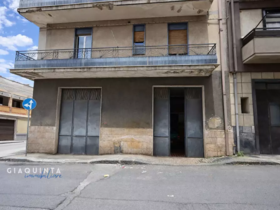 Immagine 10 di Appartamento in vendita  in Via Piave n.06 a Palagonia