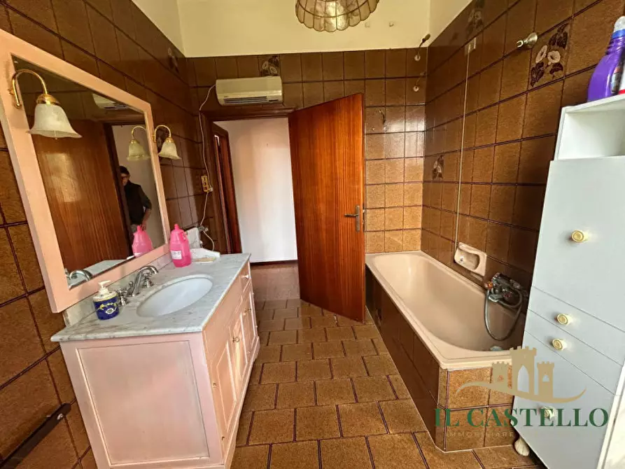 Immagine 11 di Villetta a schiera in vendita  a Castiglione Del Lago