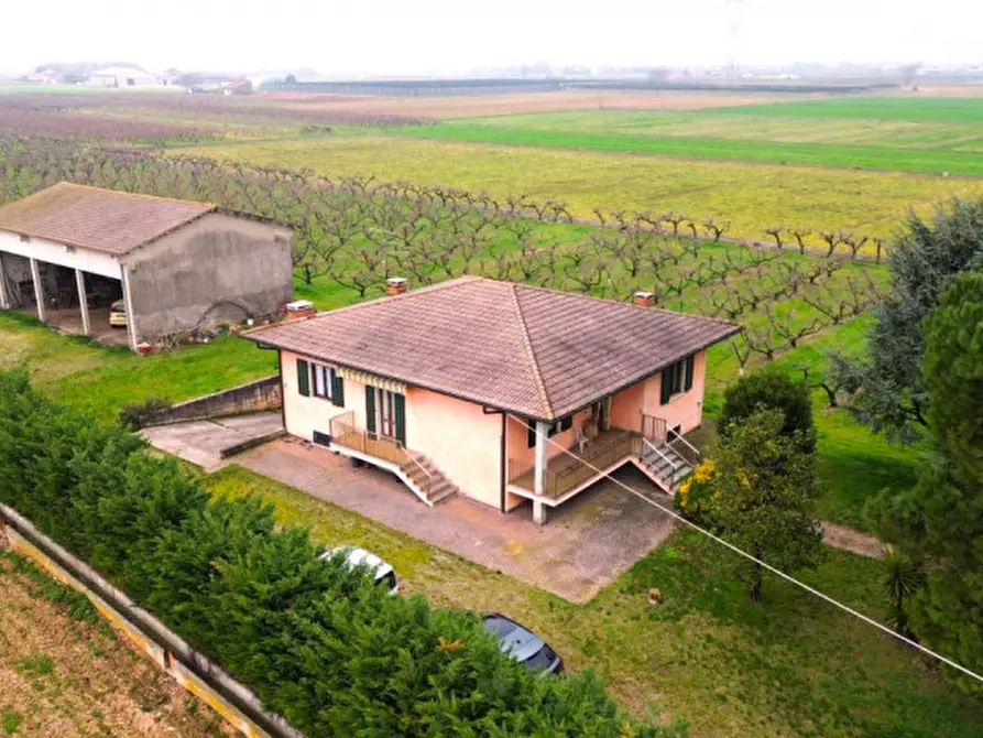 Immagine 3 di Villa in vendita  a Valeggio Sul Mincio