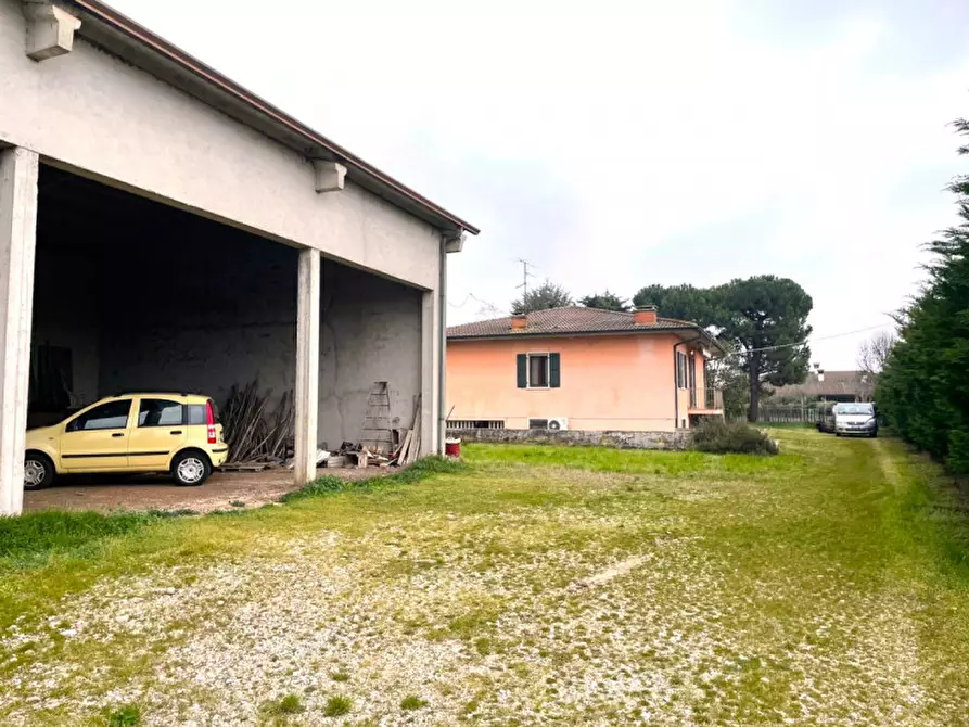 Immagine 12 di Villa in vendita  a Valeggio Sul Mincio