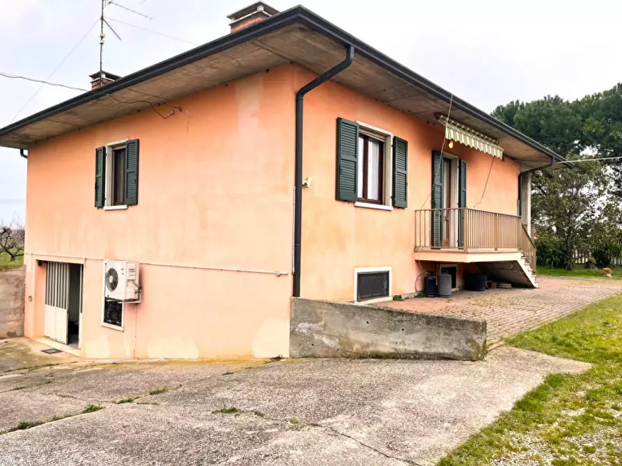 Immagine 14 di Villa in vendita  a Valeggio Sul Mincio