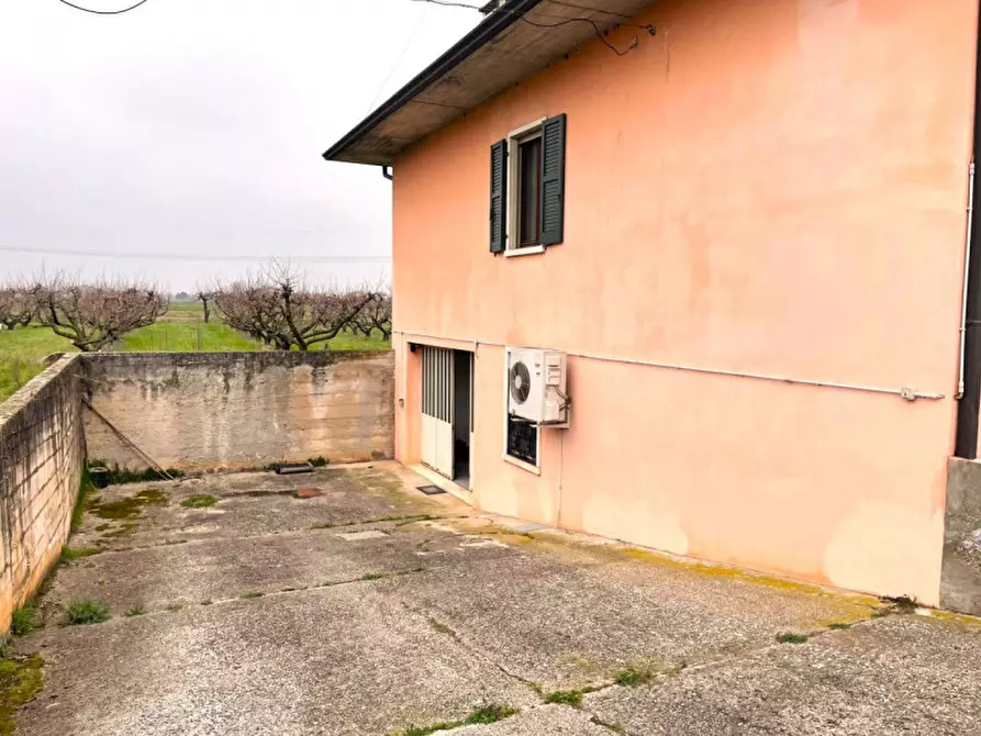 Immagine 15 di Villa in vendita  a Valeggio Sul Mincio