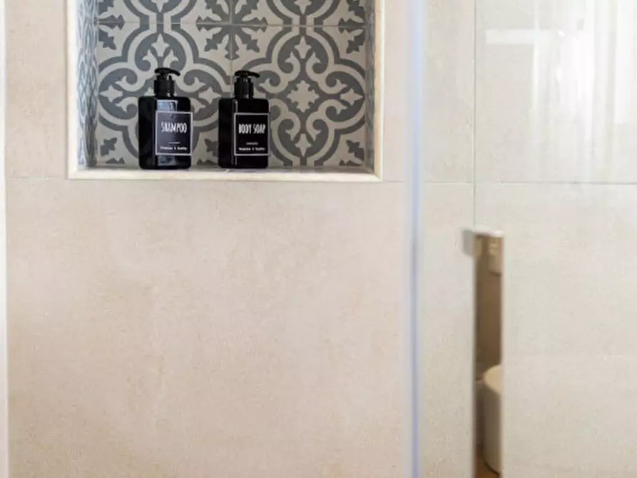 Immagine 17 di Bed & Breakfast in vendita  in Via Bara All'Olivella a Palermo