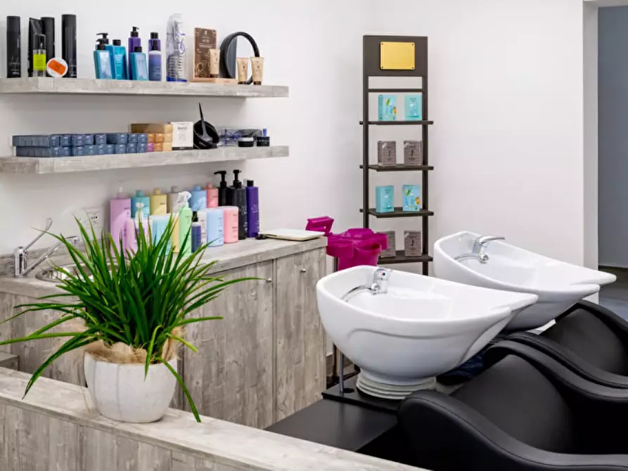 Immagine 4 di Attività commerciale in vendita  a Venezia