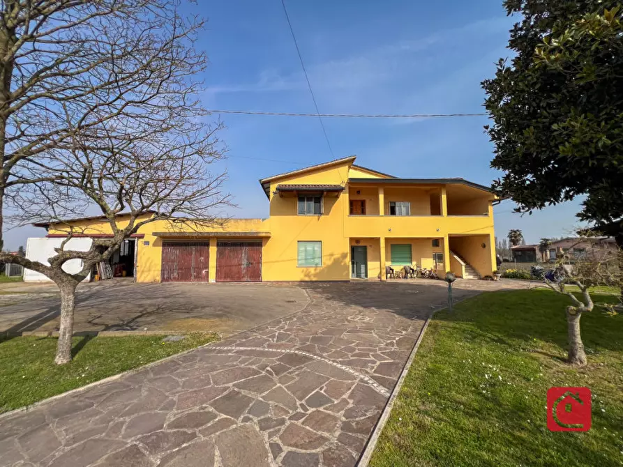 Immagine 1 di Casa bifamiliare in vendita  in Via Giacomo Leopardi 38 a Correzzola