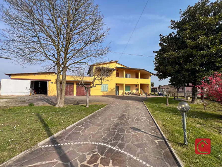 Immagine 2 di Casa bifamiliare in vendita  in Via Giacomo Leopardi 38 a Correzzola