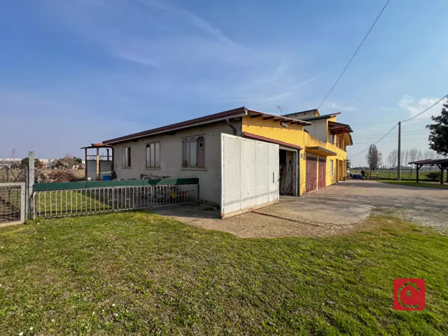 Immagine 6 di Casa bifamiliare in vendita  in Via Giacomo Leopardi 38 a Correzzola