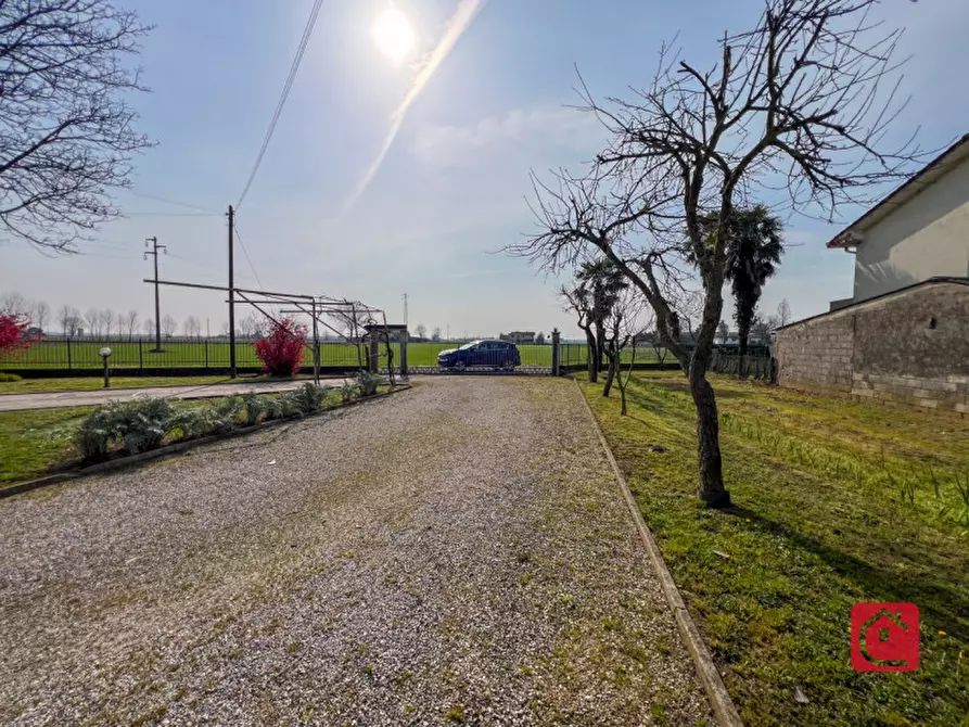 Immagine 8 di Casa bifamiliare in vendita  in Via Giacomo Leopardi 38 a Correzzola
