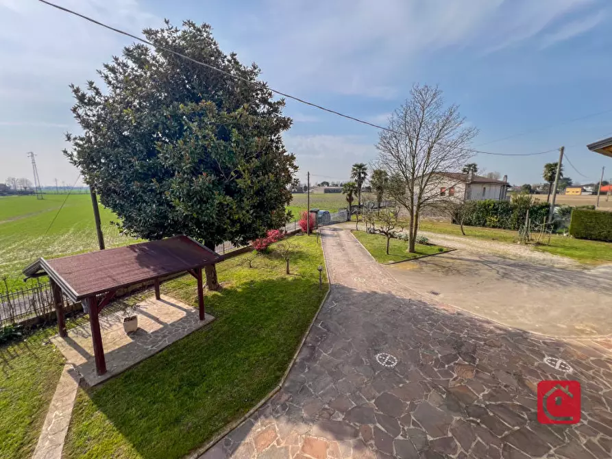 Immagine 10 di Casa bifamiliare in vendita  in Via Giacomo Leopardi 38 a Correzzola