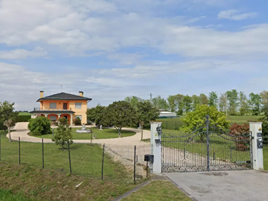 Immagine 1 di Casa indipendente in vendita  a Chioggia