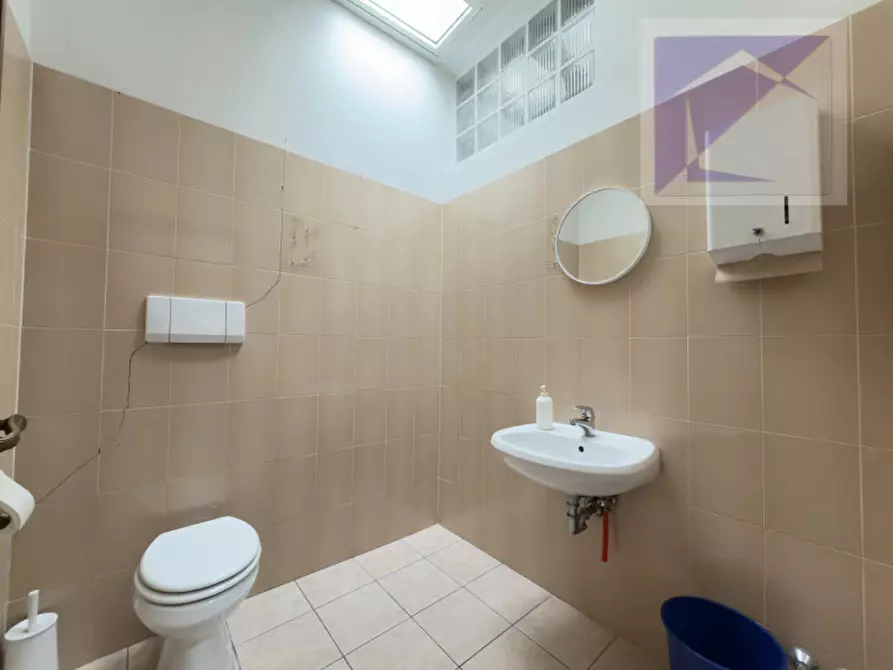 Immagine 6 di Negozio in vendita  a Piombino Dese