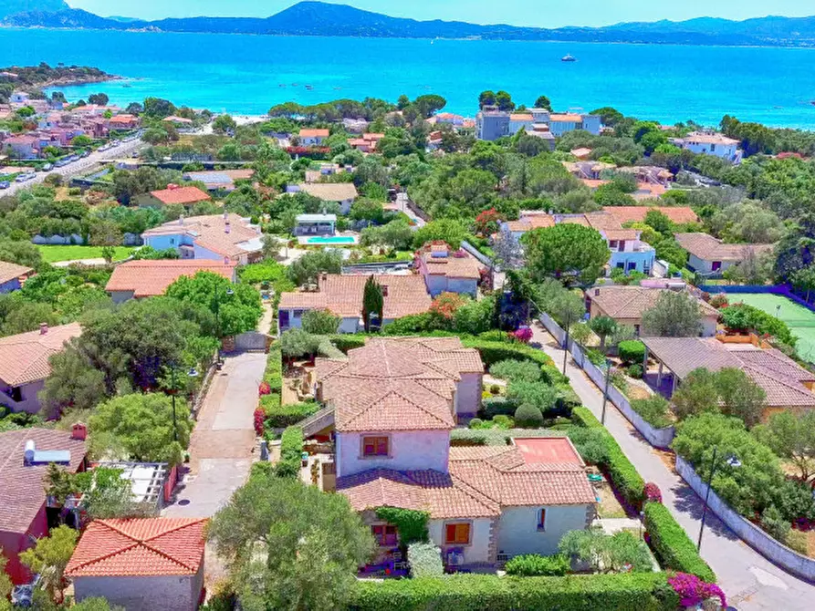 Immagine 27 di Villetta a schiera in vendita  in Via Mar Ligure a Olbia