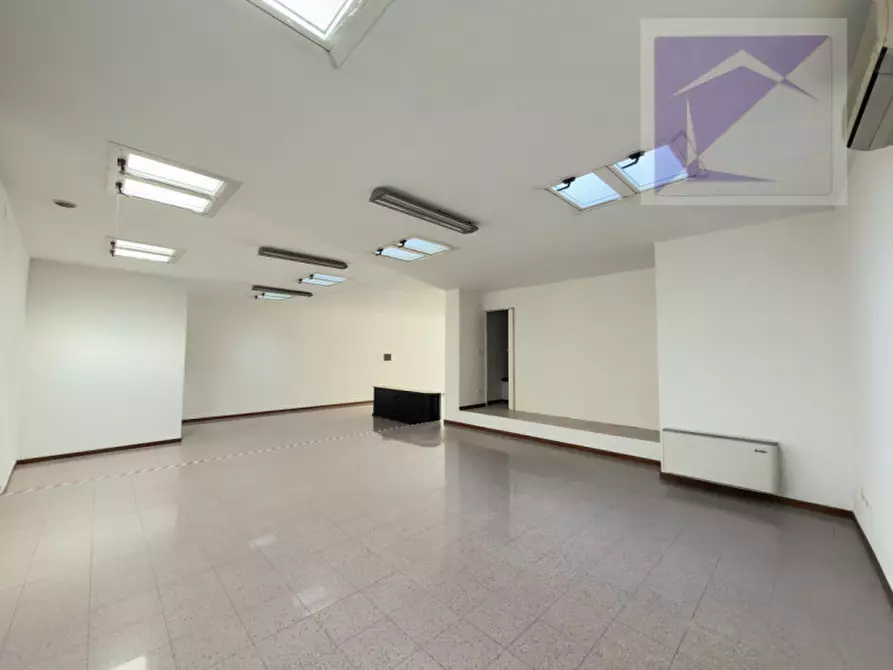 Immagine 2 di Negozio in affitto  a Piombino Dese