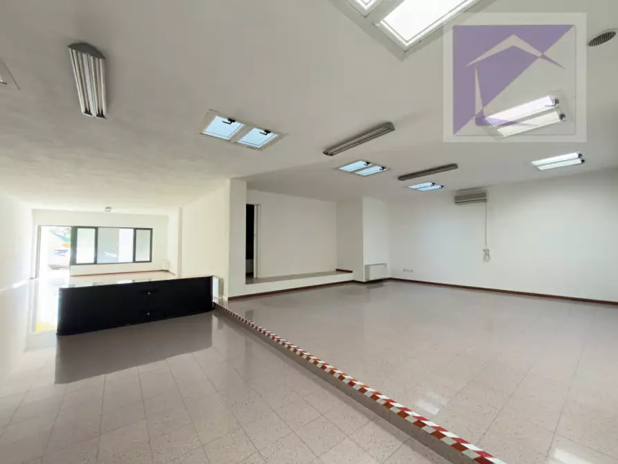 Immagine 4 di Negozio in affitto  a Piombino Dese