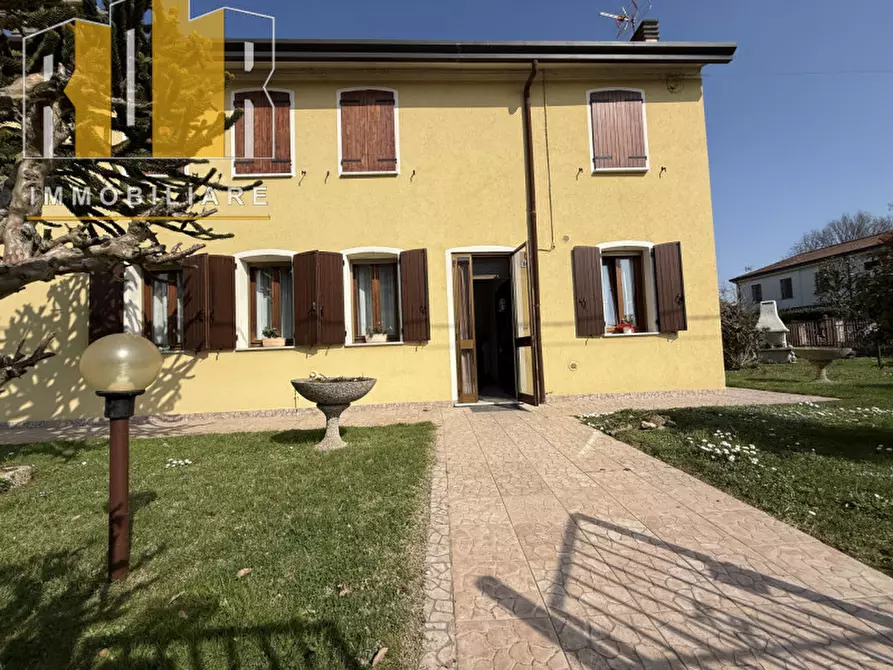 Immagine 1 di Casa bifamiliare in vendita  in Via Zuccherificio 849 a Pontelongo