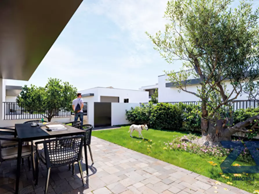 Immagine 1 di Villa in vendita  in Via San Pio X a Castelfranco Veneto