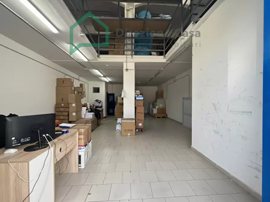 Immagine 4 di Negozio in vendita  in VIA GENERALE FRANCESCO PIGNATELLI a Napoli