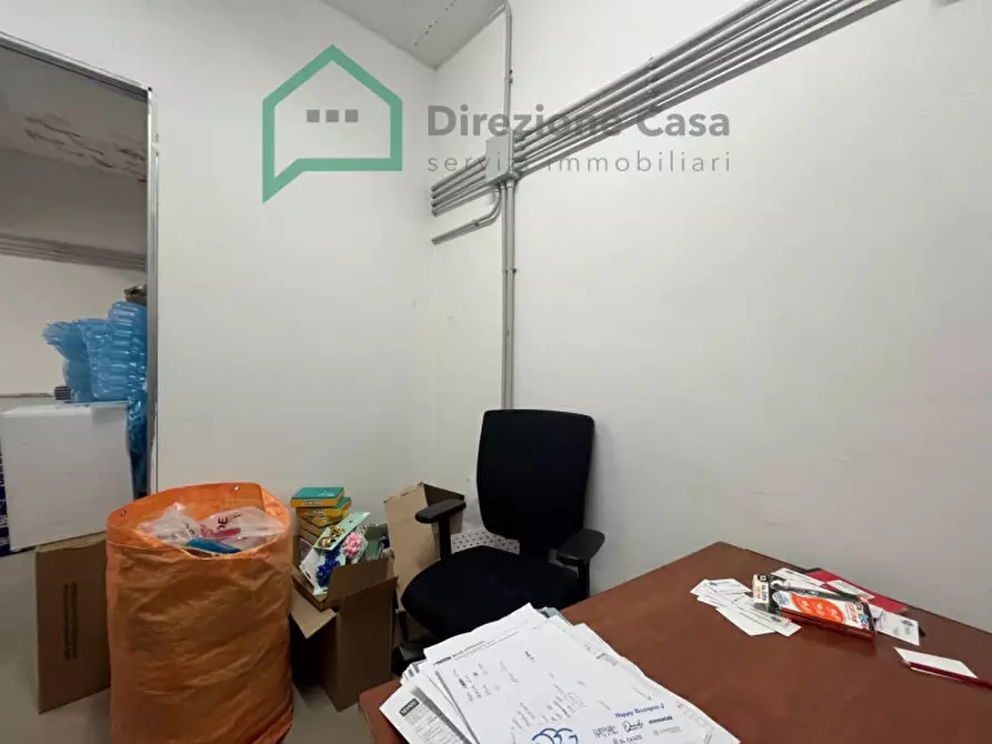 Immagine 14 di Negozio in vendita  in VIA GENERALE FRANCESCO PIGNATELLI a Napoli