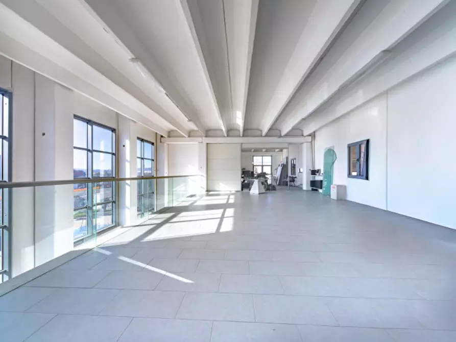 Immagine 2 di Capannone industriale in vendita  a Olbia