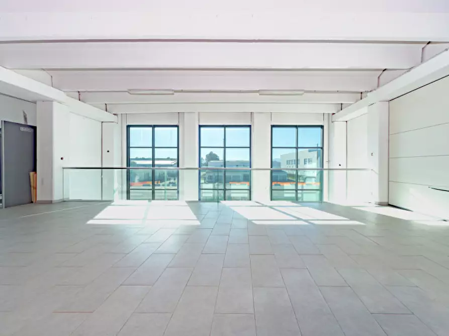 Immagine 3 di Capannone industriale in vendita  a Olbia