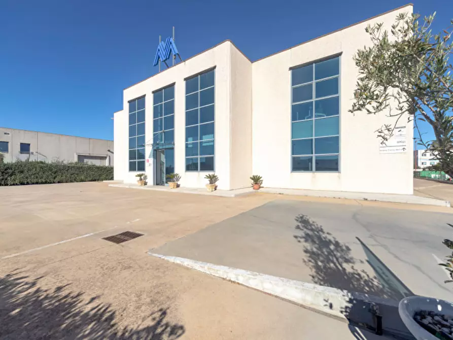 Immagine 5 di Capannone industriale in vendita  a Olbia