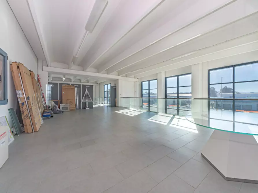 Immagine 8 di Capannone industriale in vendita  a Olbia