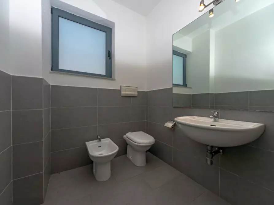 Immagine 9 di Capannone industriale in vendita  a Olbia