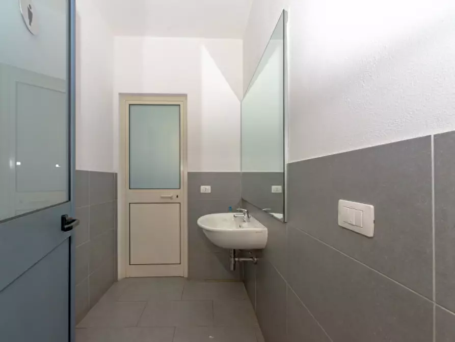 Immagine 11 di Capannone industriale in vendita  a Olbia