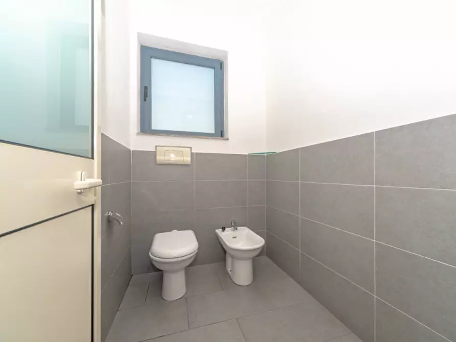 Immagine 12 di Capannone industriale in vendita  a Olbia