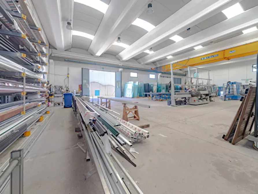 Immagine 13 di Capannone industriale in vendita  a Olbia