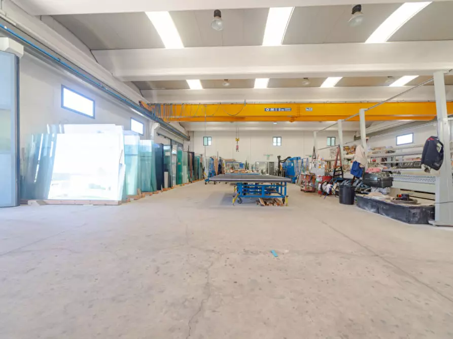 Immagine 15 di Capannone industriale in vendita  a Olbia