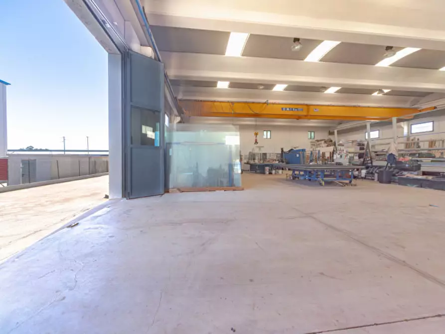 Immagine 16 di Capannone industriale in vendita  a Olbia