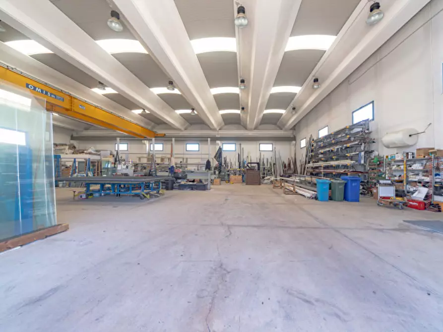 Immagine 17 di Capannone industriale in vendita  a Olbia