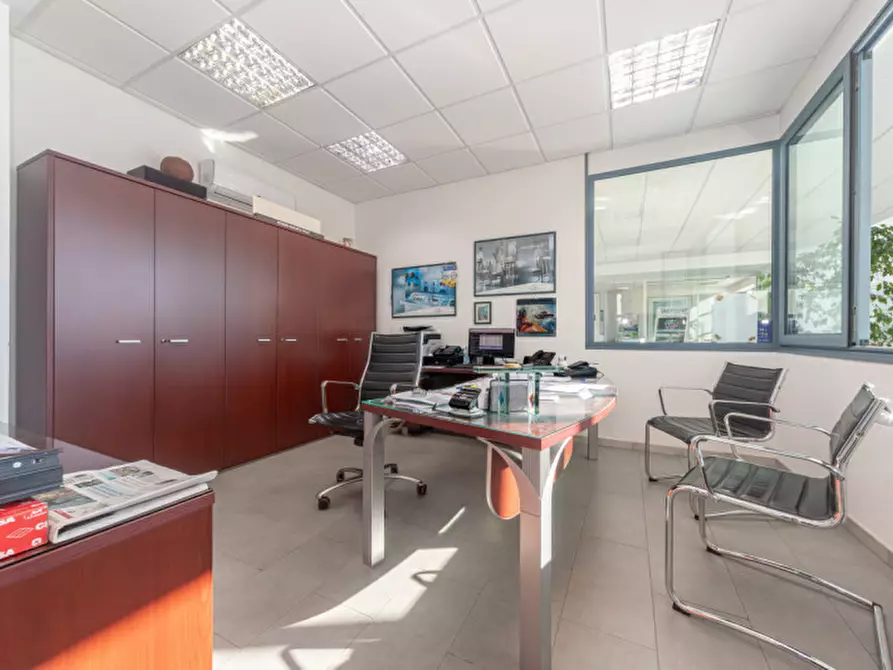 Immagine 19 di Capannone industriale in vendita  a Olbia