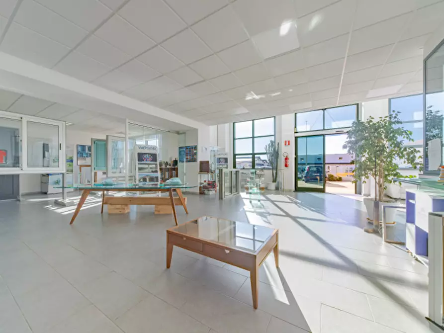 Immagine 20 di Capannone industriale in vendita  a Olbia