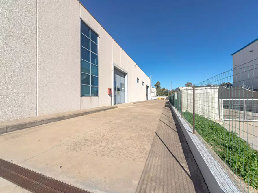 Immagine 25 di Capannone industriale in vendita  a Olbia