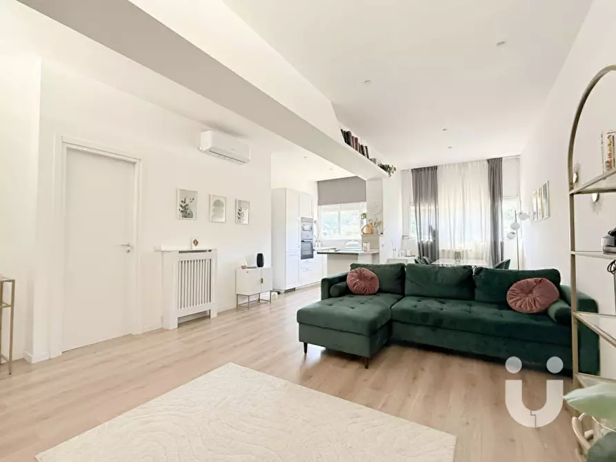 Immagine 1 di Appartamento in vendita  in viale caduti per la resistenza a Roma