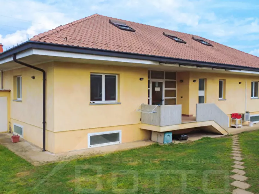 Immagine 1 di Casa indipendente in vendita  in Via Principe Umberto 16/Q a Borgomanero