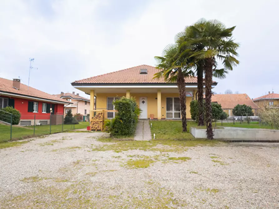 Immagine 3 di Casa indipendente in vendita  in Via Principe Umberto 16/Q a Borgomanero