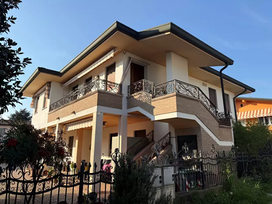 Immagine 2 di Appartamento in vendita  in Via Otto Marzo a Campolongo Maggiore