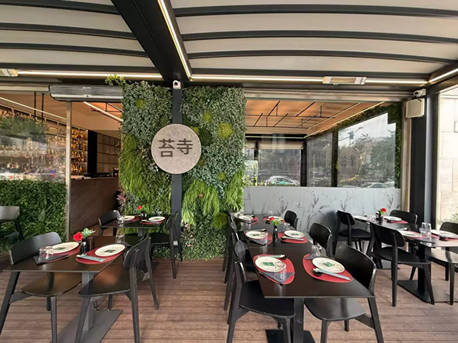 Immagine 6 di Negozio in vendita  in Via Notarbartolo 1f a Palermo