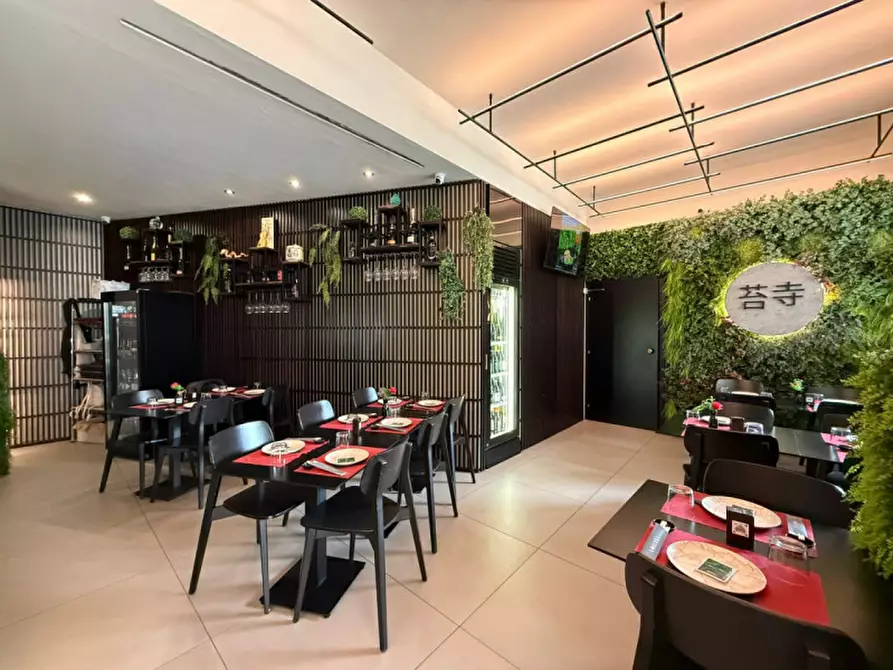 Immagine 7 di Negozio in vendita  in Via Notarbartolo 1f a Palermo