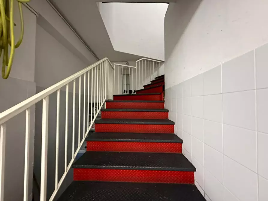 Immagine 19 di Negozio in vendita  in Via Notarbartolo 1f a Palermo