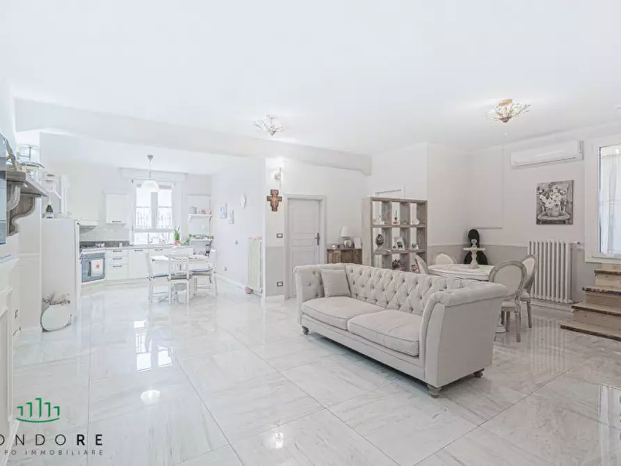 Immagine 3 di Appartamento in vendita  in Via Porrettana a Casalecchio Di Reno