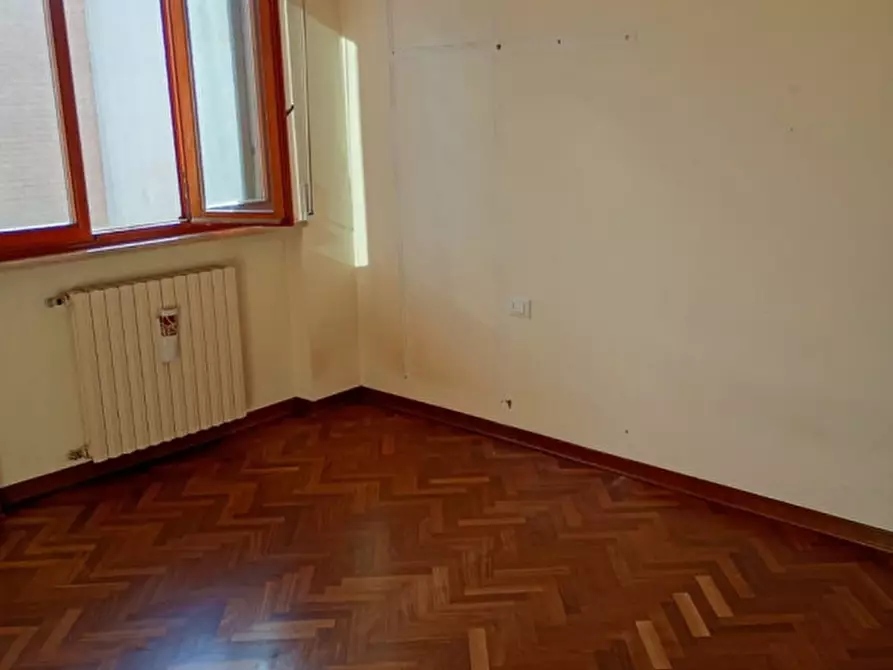 Immagine 4 di Appartamento in vendita  in Via M. Valgimigli a Lucca